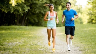 couple-running-in-park