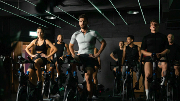 cyclone-class-group-cycling-on-indoor-bikes