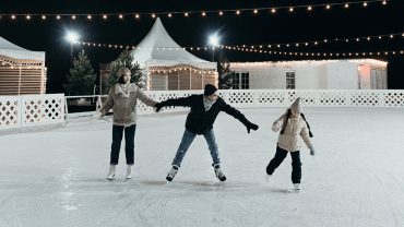 family-ice-skating