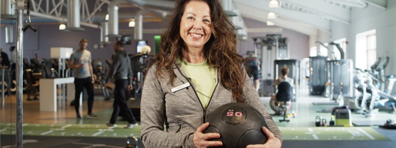 Female-personal-trainer-holding-medicine-ball