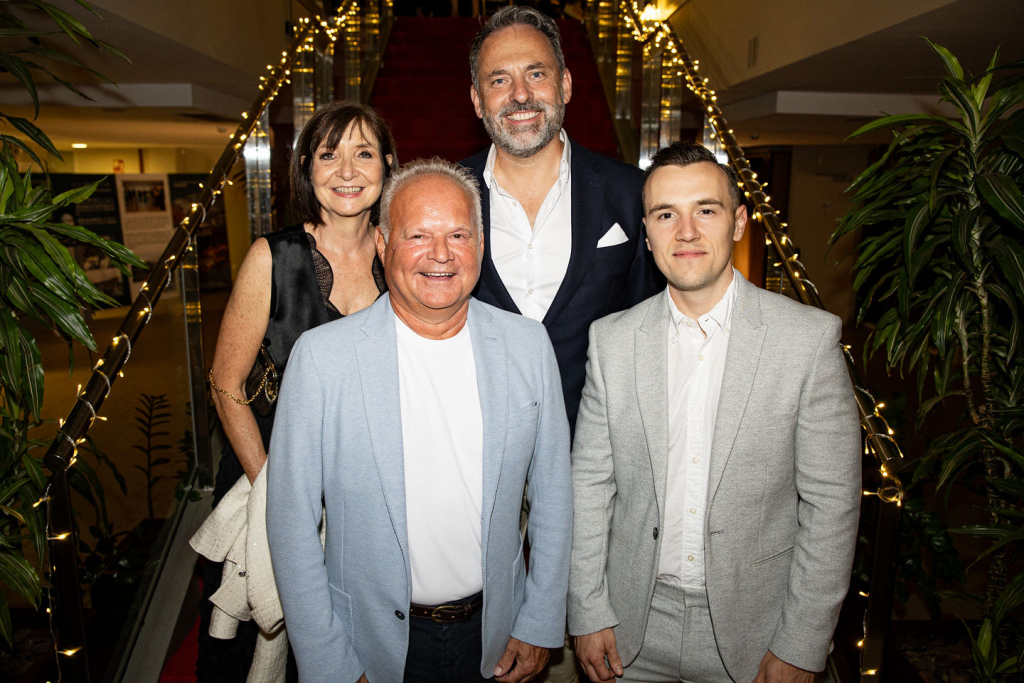 Compañeros de UK en la fiesta de David Lloyd Turó