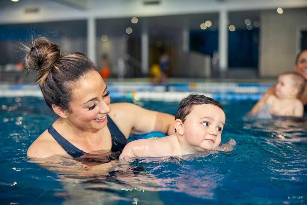 Clases de natación para bebés en David Lloyd Clubs