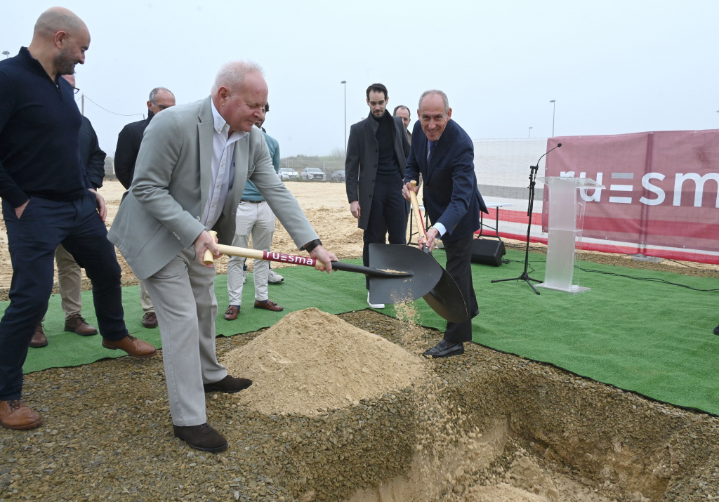 Ceremonia de la primera piedra en David Lloyd Sevilla Tomares